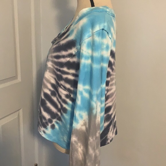 ❌DONATED❌Blue Gray Tie Dye Stressed Seam V-neck Oversized Top - Picture 8 of 12